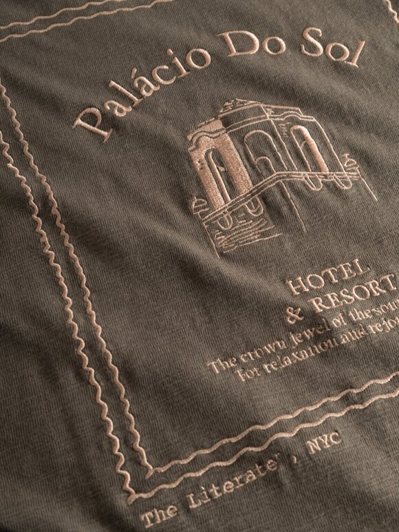 Les Deux - Hotel T-shirt