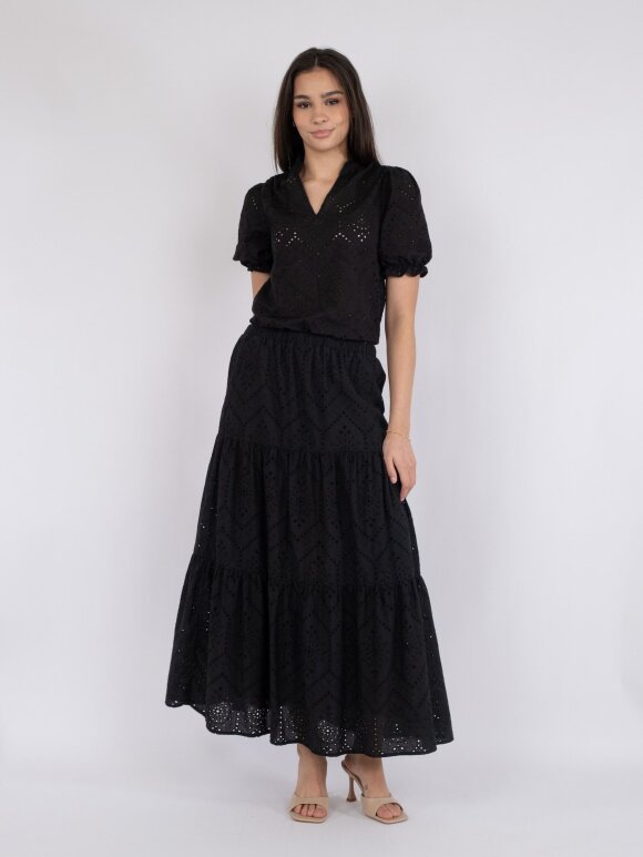 Neo Noir - Rana Embroidery Skirt