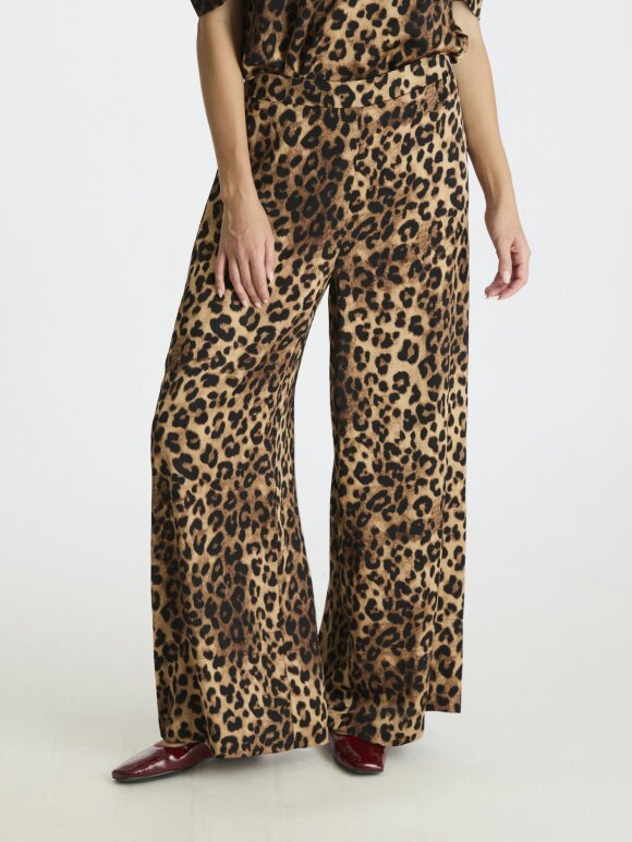 Neo Noir - Avie Leo Pants