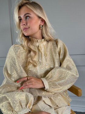 STORIES FROM THE ATELIER - Thinking Top Gold