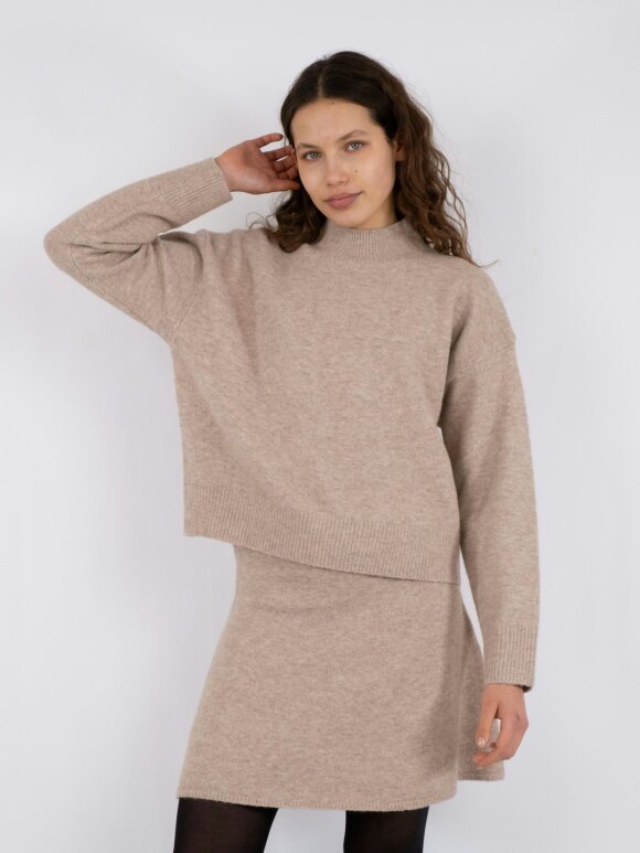 Neo Noir - Paulina Knit Blouse Sand