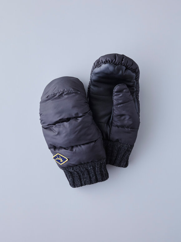 Elmer D - Caterpiller Mitten Black