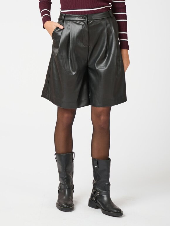 Neo Noir - Nika Bermuda PU Shorts Black