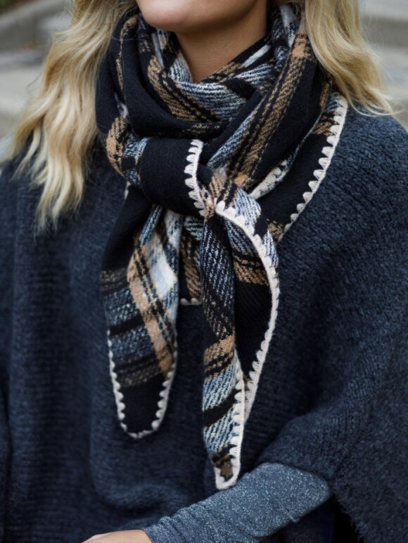 Black Colour - BCLeoni Chequered scarf Black