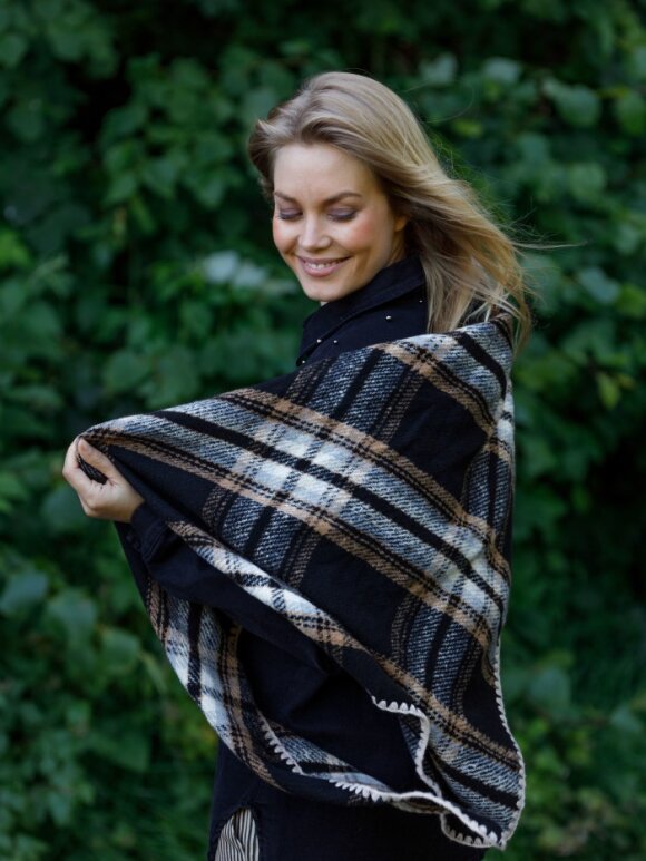 Black Colour - BCLeoni Chequered scarf Black